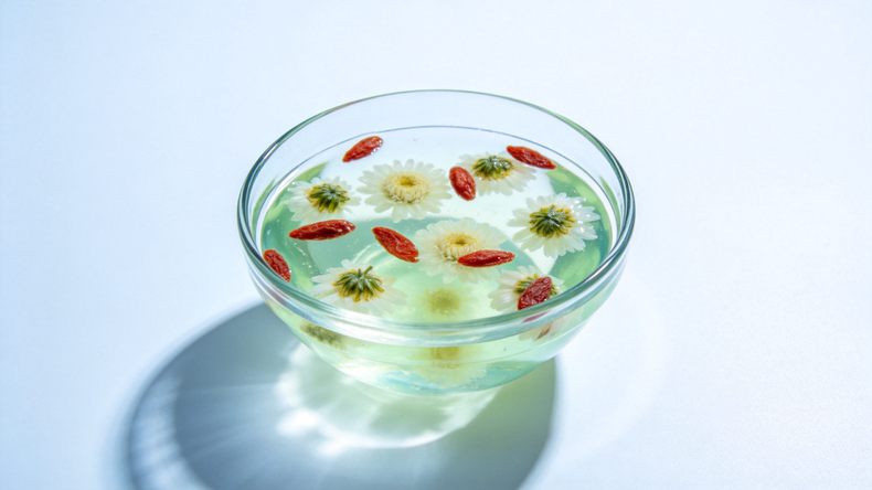 Jüngste Firmenfälle über Dendrobium-Chrysanthemen-Gelee-Dessert: Eine moderne Interpretation von Kräuter-Wellness